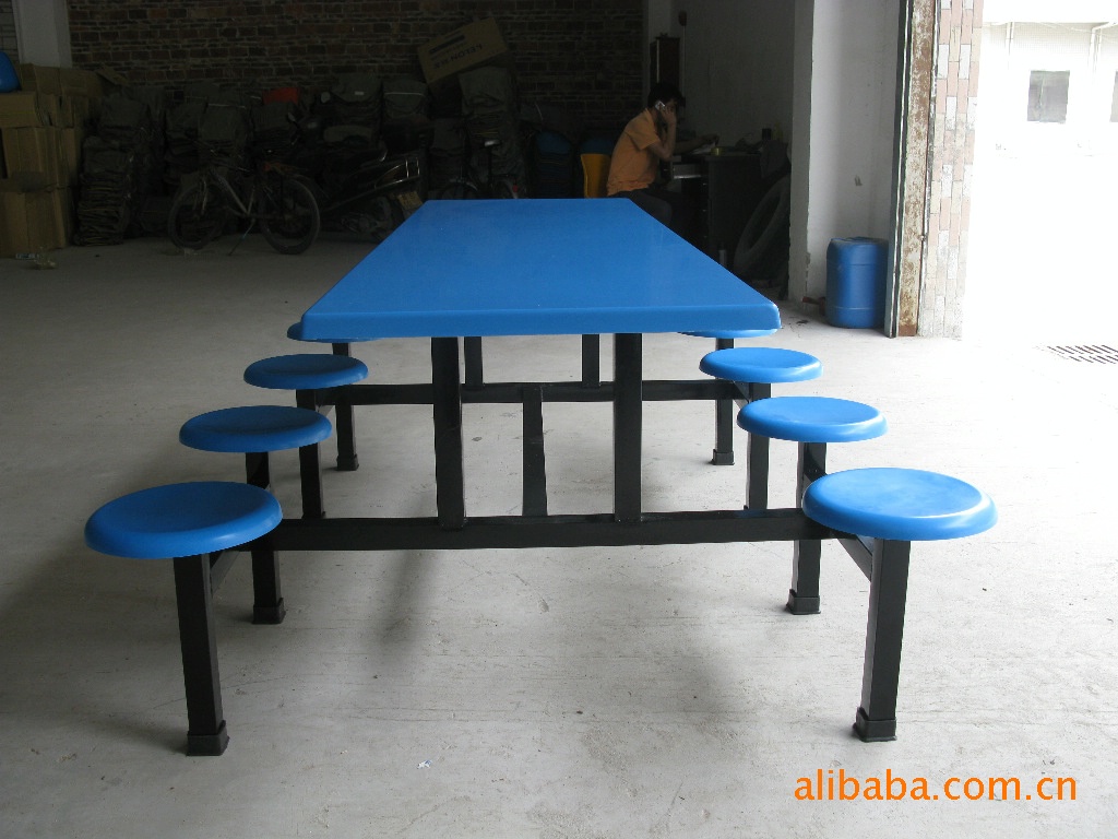 玻璃钢餐桌椅就选华业玻璃钢厂