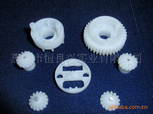 精密塑胶法拉利玩具车后轮驱动齿轮箱(牙箱)图
