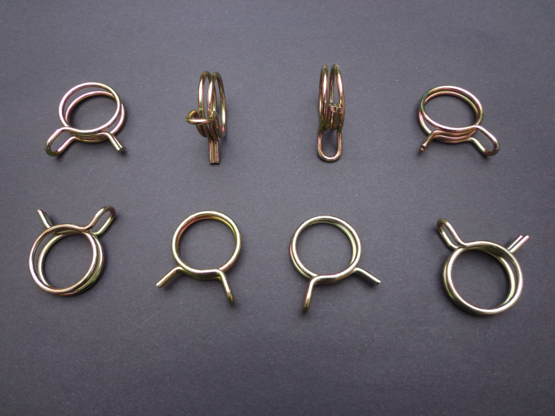 双圈卡簧:本厂的常用规格为2.5mm的线,24.5的内孔,表面镀彩锌.