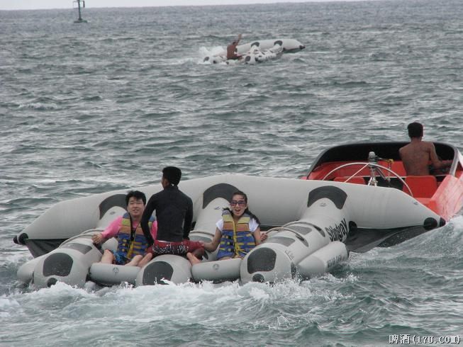 厂家直销 定做水上大型娱乐用品 飞鱼船 冲锋舟