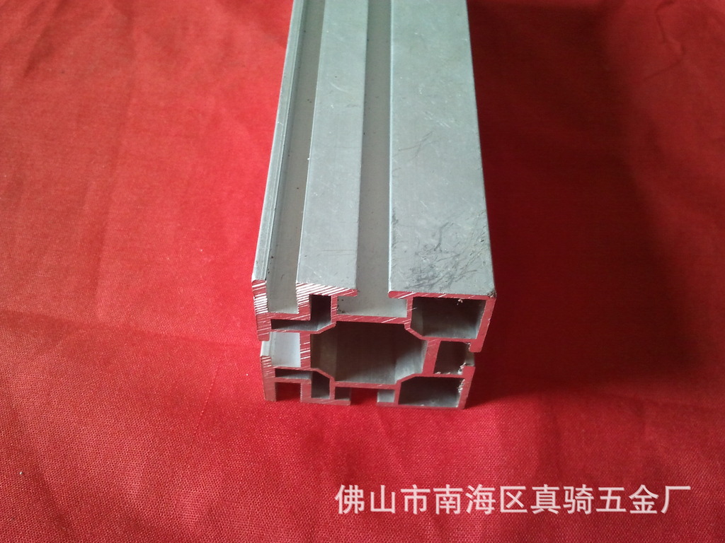 【专业生产异形铝型材,直径131mm*121mm。