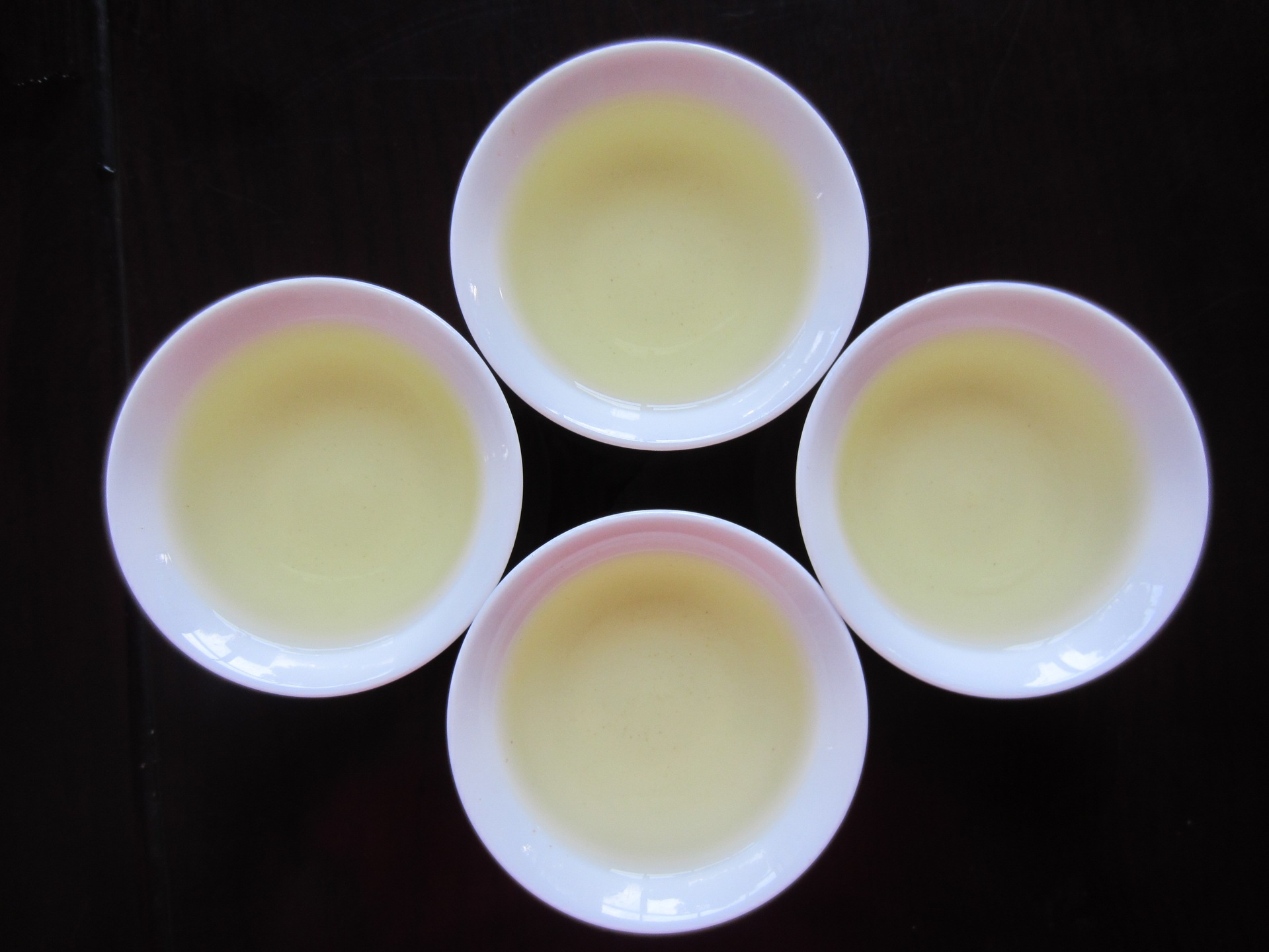 茶汤基本没什么变化呀,还是那么的清沏,发亮,而且入口回甘更快了.