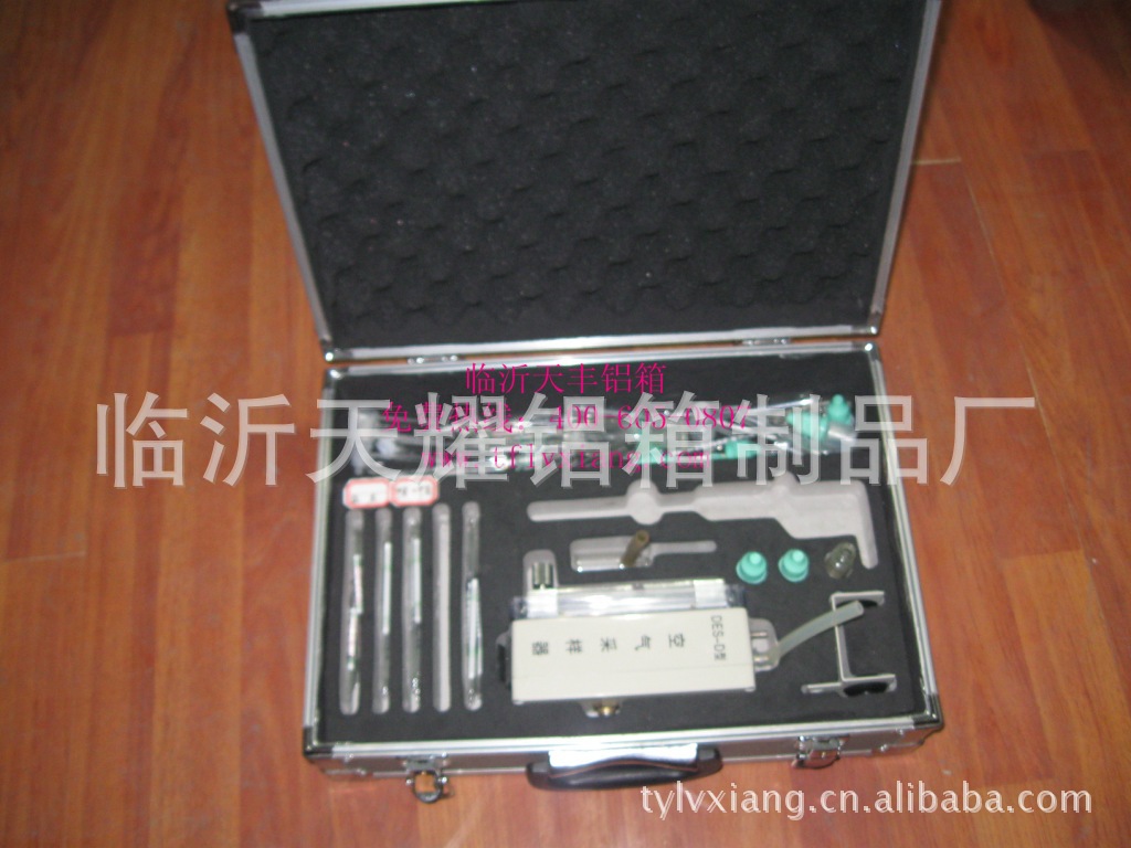 【山东工厂定做精密仪器设备手机手提箱密码铝箱v工厂壳片材图片