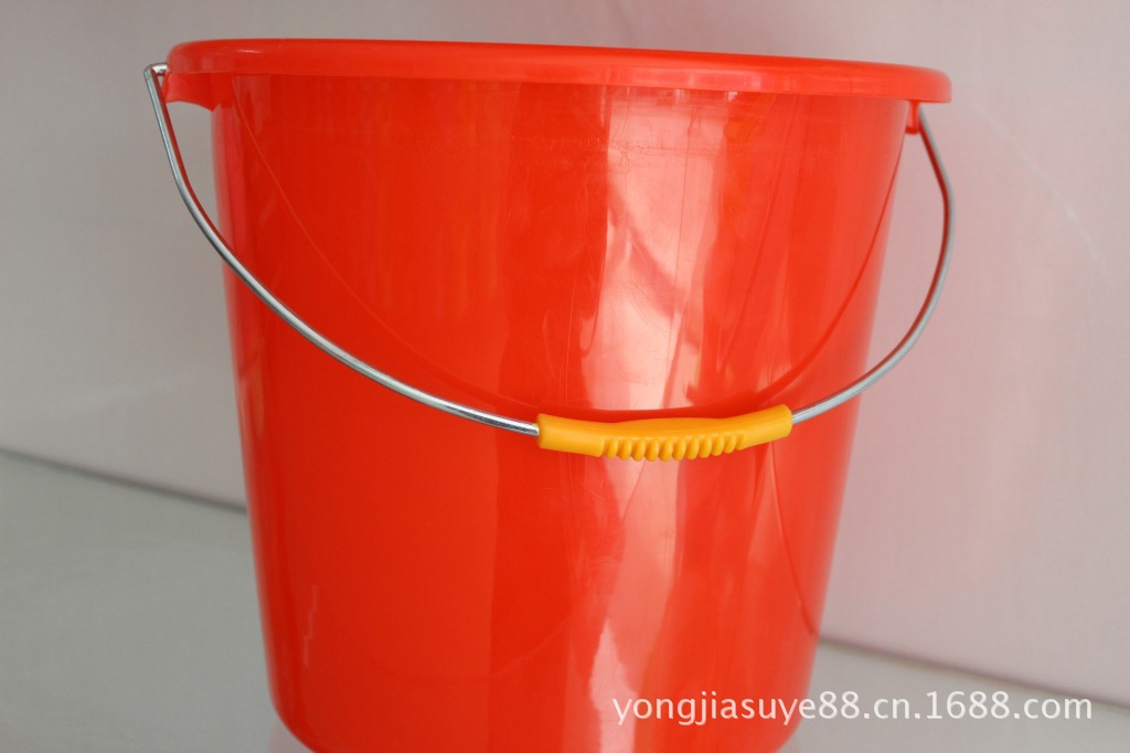厂家直销039超厚不烂水桶 塑料水桶 红色喜庆桶 摔不破 15l 畅销