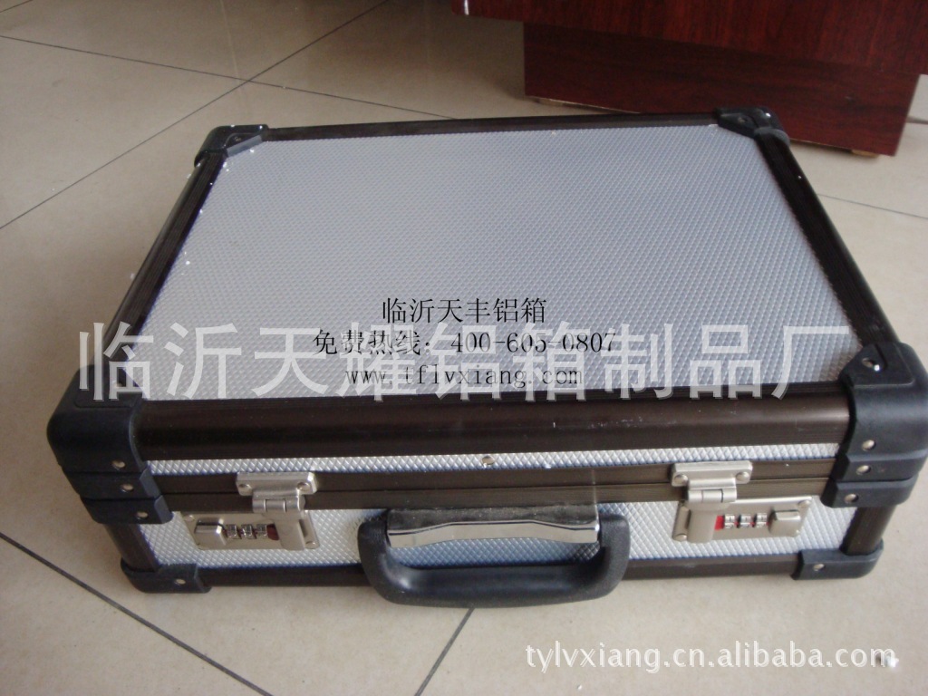 【山东红枣定做精密仪器设备密码手提箱铝箱五星大工厂图片