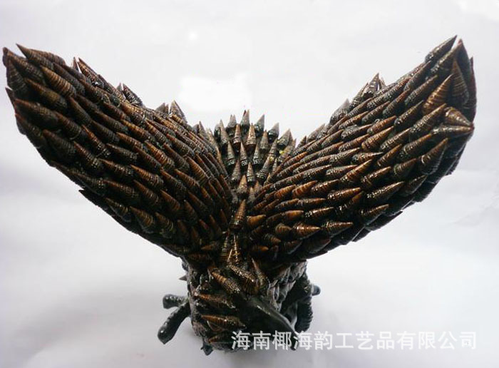 贝壳工艺品黑色大展宏图老鹰 【材    质】:天然贝壳海螺 纯手工制作