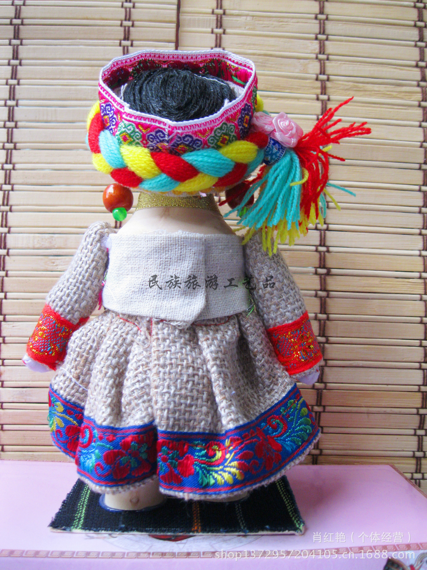 工艺品中的精品娃娃,也是最受欢迎的一款,规格分大,小俩款,全手工制作