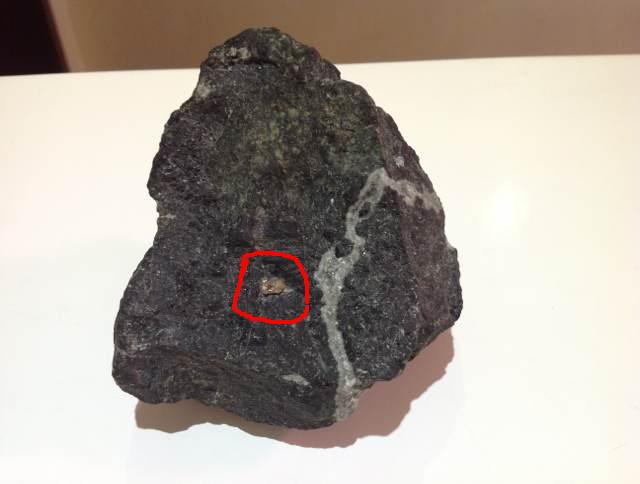 金伯利岩标石摆件 金刚石原矿 钻石原矿 含钻金