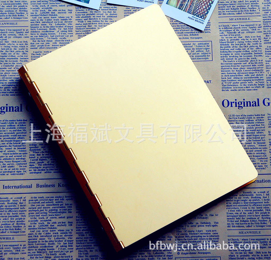 【供应B6尺寸金黄色铝壳封面日记本,款式