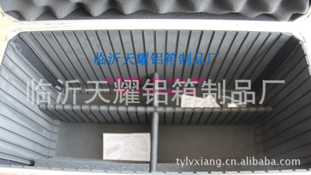 【山东工厂定做精密仪器设备铝箱手提箱密码图空调设备图片