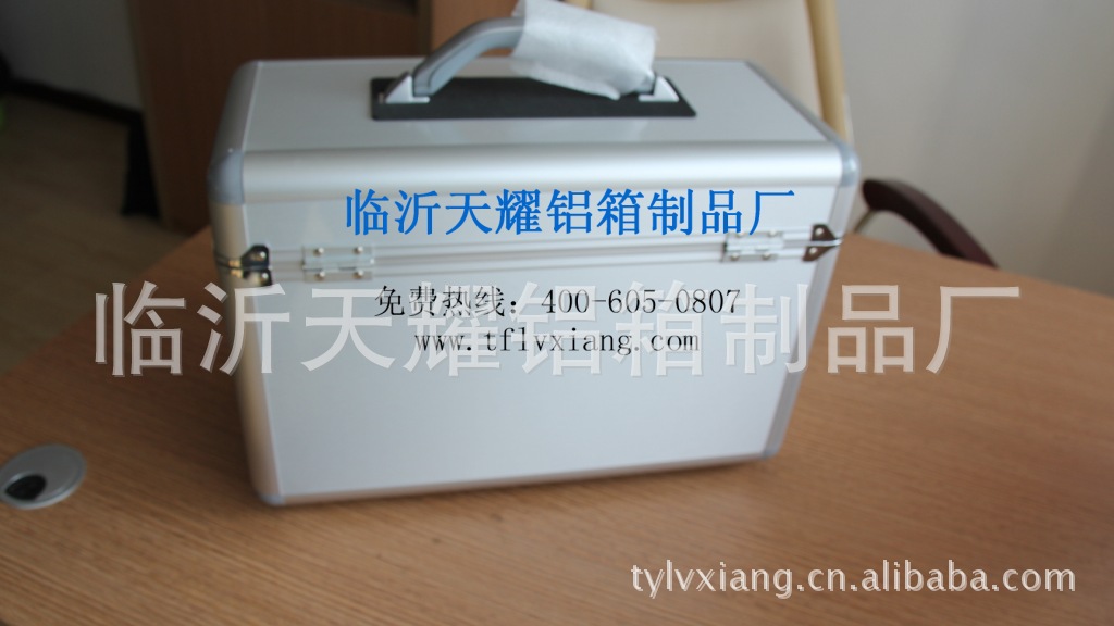 【山东四季定做精密仪器设备全棉手提箱帆布密码铝箱布工厂图片