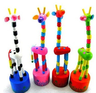 创意玩具新奇特 木制拇指宝宝玩具 儿童站筒跳舞长颈鹿 摇摆动物