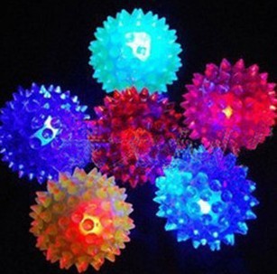 昌兴/塑料儿童发声弹力球led发光带刺球发光按摩球