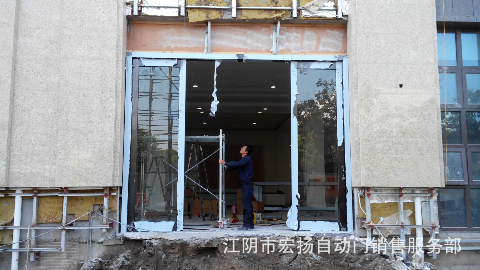 黑钛金拉丝不锈钢手推门