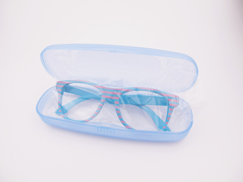 【塑料透明近视 眼镜盒 轻巧便携式 颜色多样 吸