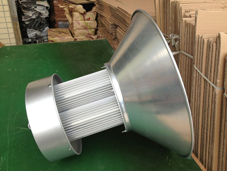 200w工矿灯 led工厂车间悬挂式灯具 高棚灯 四柱散热铝片