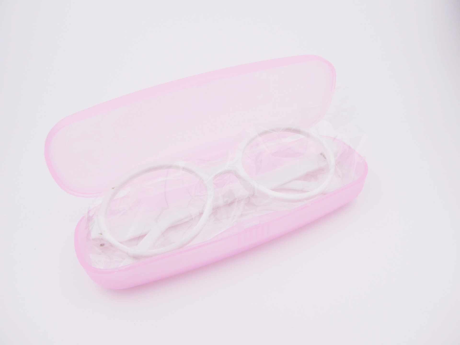 【塑料透明近视 眼镜盒 轻巧便携式 颜色多样 吸