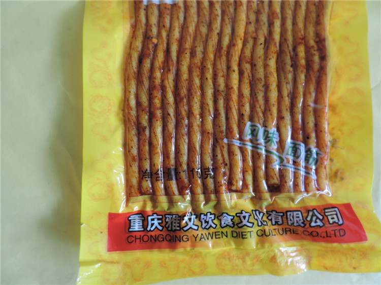 优价批发 供应香辣味棒棒鸡 100g 豆棒辣条 越嚼越有味 品质保证