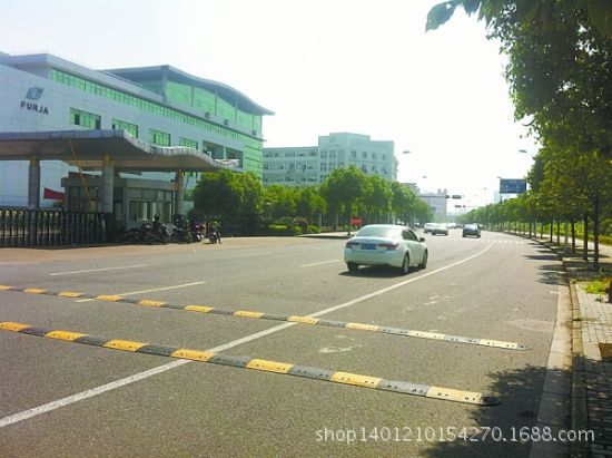 路拱 减速块 道路缓冲带 波浪型 橡胶减速带 减速带 1000*300*40