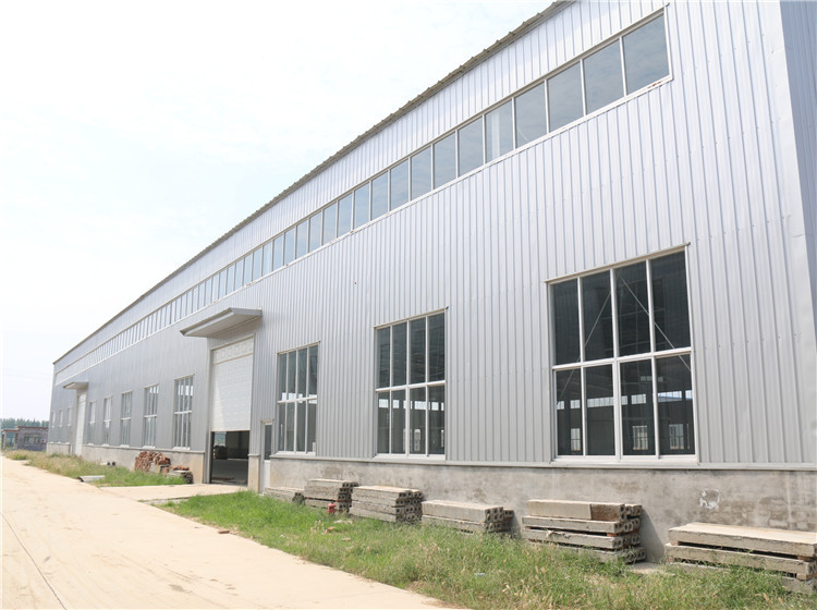 安装制作银灰色彩钢瓦钢结构仓库 造价低外形美观