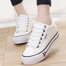 Phiên bản Hàn Quốc của giày vải nữ thấp để giúp tăng cổ điển trong giày nữ trắng giản dị giày vải nữ giày thủy triều Giày cao