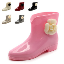 Giày đi mưa thời trang Hàn Quốc Giày đi mưa Martin Giày Camellia ấm chống trượt ống nước ngắn Giày chống nước chống mòn một trong những đôi Giày đi mưa nữ