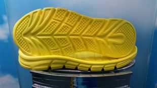 厂家直销高温耐磨的一次MD+TPR鞋材的运动鞋鞋底