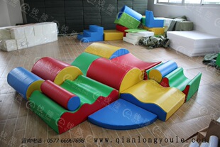 厂家直销亲子乐园幼儿园儿童锻炼软体爬滑组合C