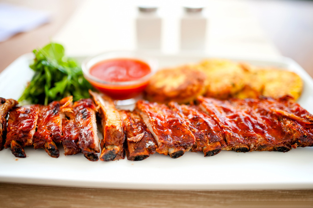 烤猪排(barbequed pork spareribs)