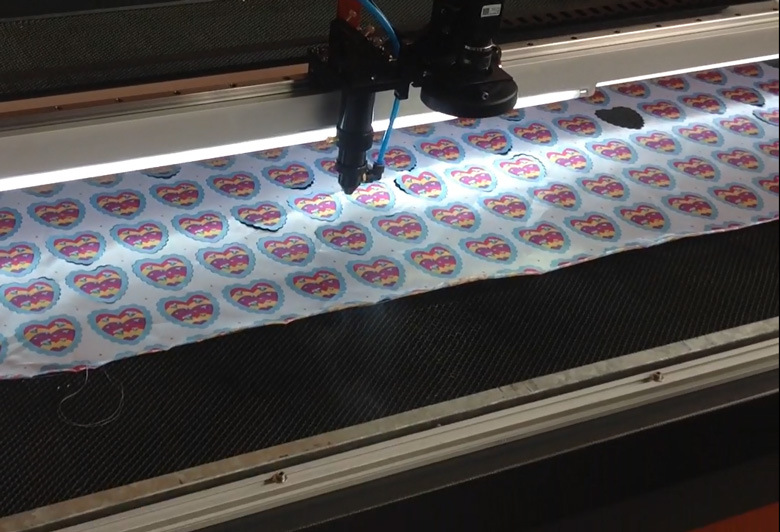 厂家直销 皮革激光切割机 坐垫布料切割机 面料加工设备