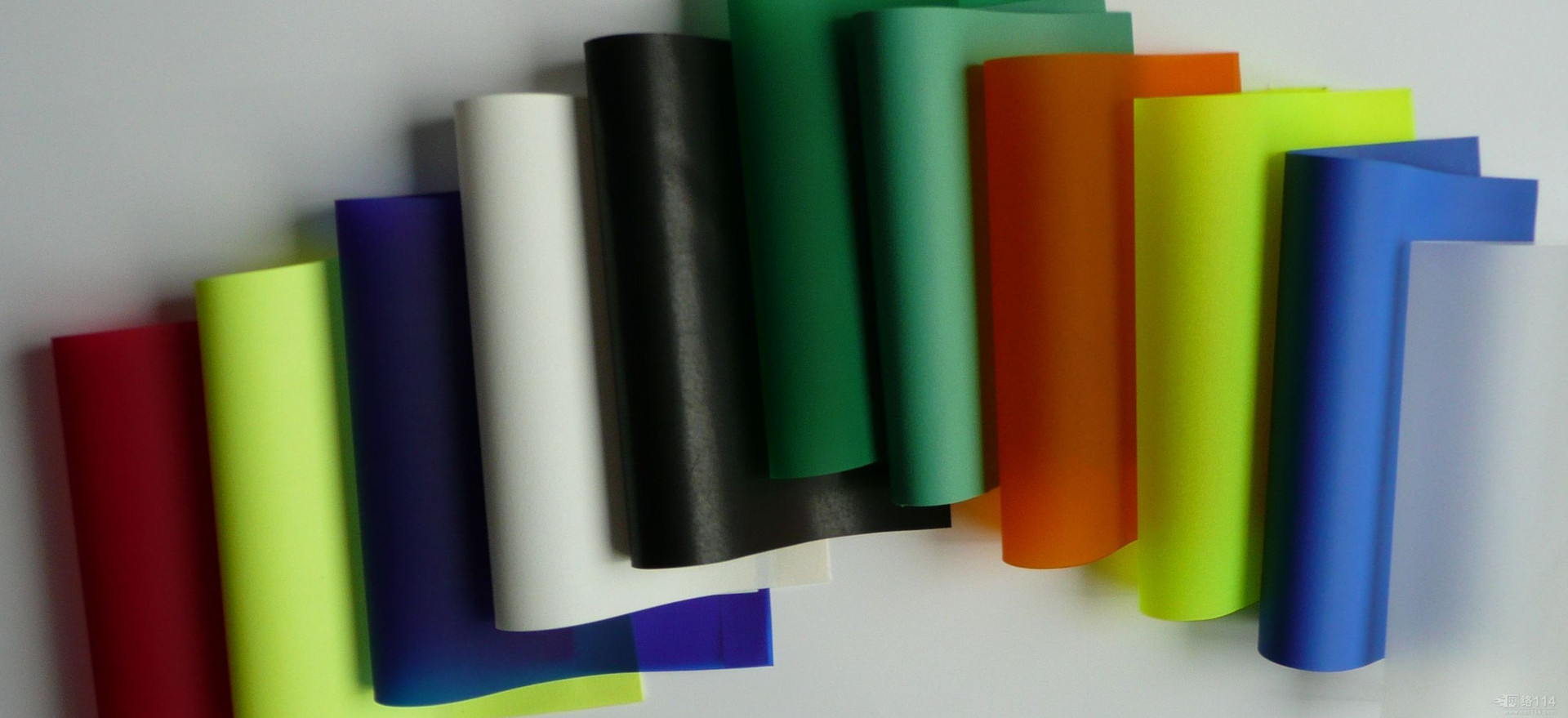 彩色胶片加工出彩色夹胶玻璃用于装修工程项目