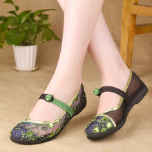 Mùa hè mới cũ giày vải Bắc Kinh nữ lưới mặt mẹ đơn giày thoải mái mềm đáy rỗng giày thêu thoáng khí Giày nữ