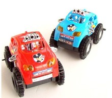 Xe đồ chơi trẻ em Xe tải điện Mickey sẽ gặp chướng ngại vật và xoay thùng để truyền bá nguồn cung cấp nóng Đồ chơi xe điện