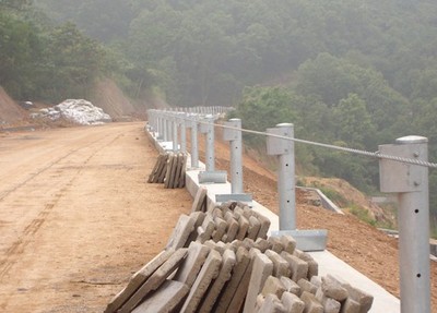 6根缆索护栏|公路缆索护栏厂家|缆索护栏