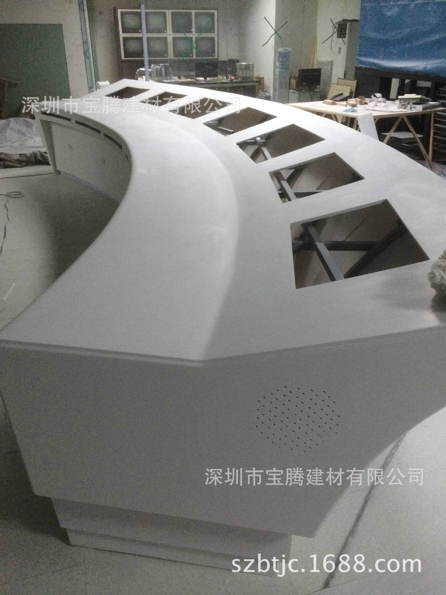 石材机房操作台_人造石异形监控台石材家装设计10平米图片