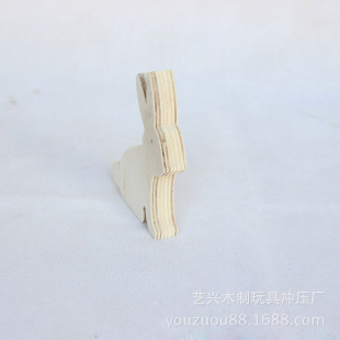 现货供应木制玩具配件 9厘米胶合板木制小兔子形状冲压加工定制