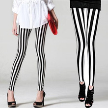 Phiên bản Hàn Quốc thời trang sọc đen trắng dọc lụa lụa chín điểm quần legging nữ in chân thun thun bán buôn Quần legging nữ