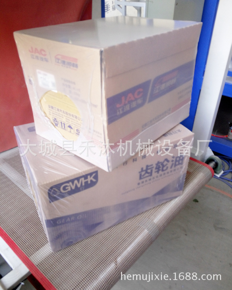 纸箱套膜包装机_包装箱防尘防潮热收缩包装机