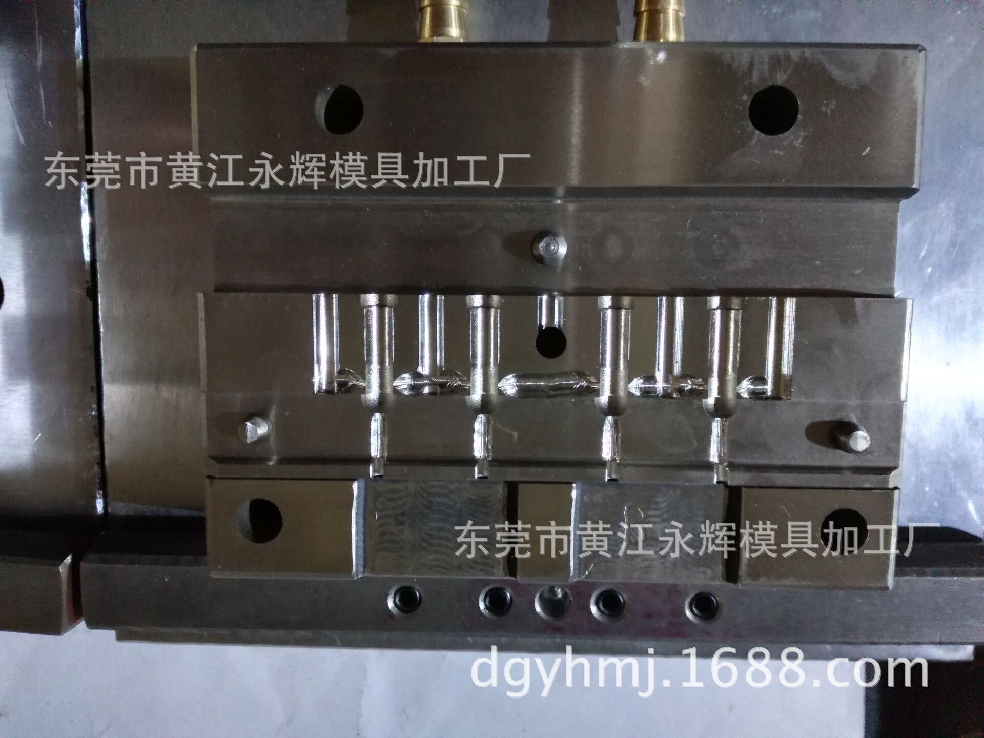 塑料产品开模,专业生产制做精密耳机插头模具,成型模具