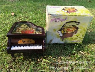 景区热卖摆件工艺品批发 钢琴音乐盒 旋转音乐盒 迷你钢琴6188
