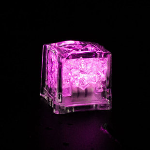 厂家供应LED发光冰块婚庆酒吧广告促销装饰灯产品上档次