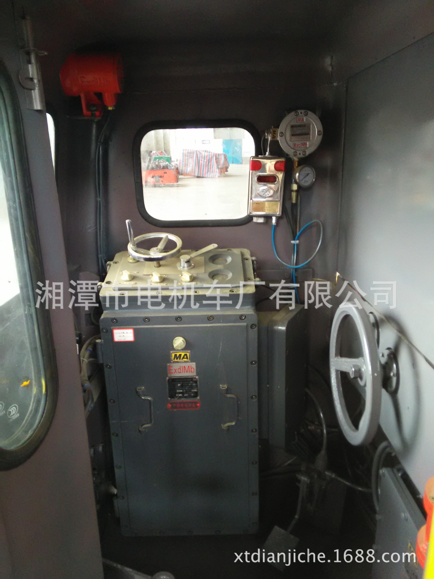 长期供应矿用电机车,15吨蓄电池电机车,电机车配件,配套充电机