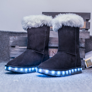 秋冬季新款雪地靴发光鞋欧美畅销款中筒USB充电LED灯棉靴