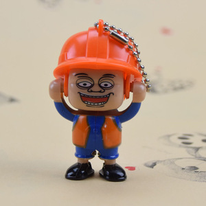 地摊热卖光头强变脸玩偶多种表情 景区工艺品小挂件创意玩具批发