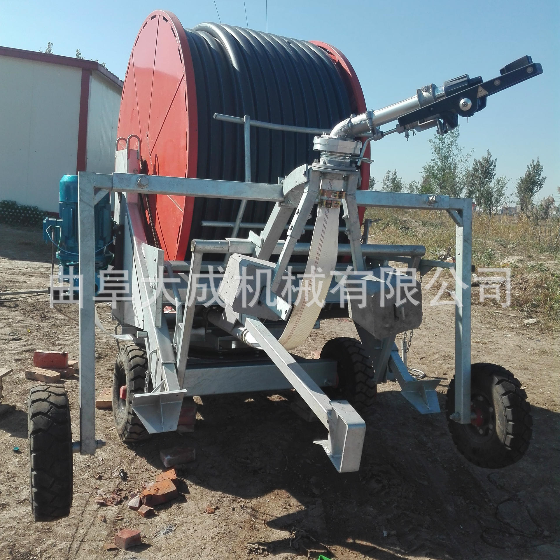 首页 农机 灌溉设备 平移式喷灌机 >省时农田水力喷灌设备 小型平移式