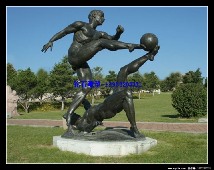 批发采购石雕-运动健身雕塑踢足球大型组雕玻