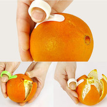 Sáng tạo nhà sản xuất quà tặng bằng nhựa nhỏ đề cập quay quanh thiết bị cam để mở cam là trái cây cam vũ nữ thoát y được in biểu tượng Máy bóc vỏ