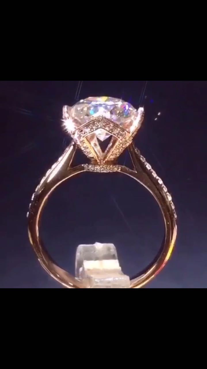 女王皇冠真心镶钻戒仿婚戒女款高托钻戒克拉结婚钻石戒指