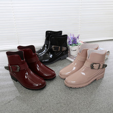 Nhà máy trực tiếp thời trang mới Hàn Quốc giày đi mưa nữ ống ngắn khóa sắt chống trơn trượt Martin đi ủng một đợt Giày đi mưa nữ