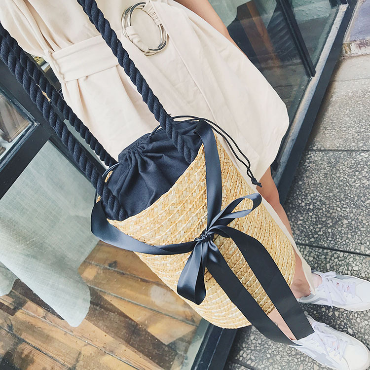 倪妮巴寶莉 喬巴妮 2020新款歐美風時尚街拍草編撞色抽帶水桶單肩包潮流女包 巴寶莉包